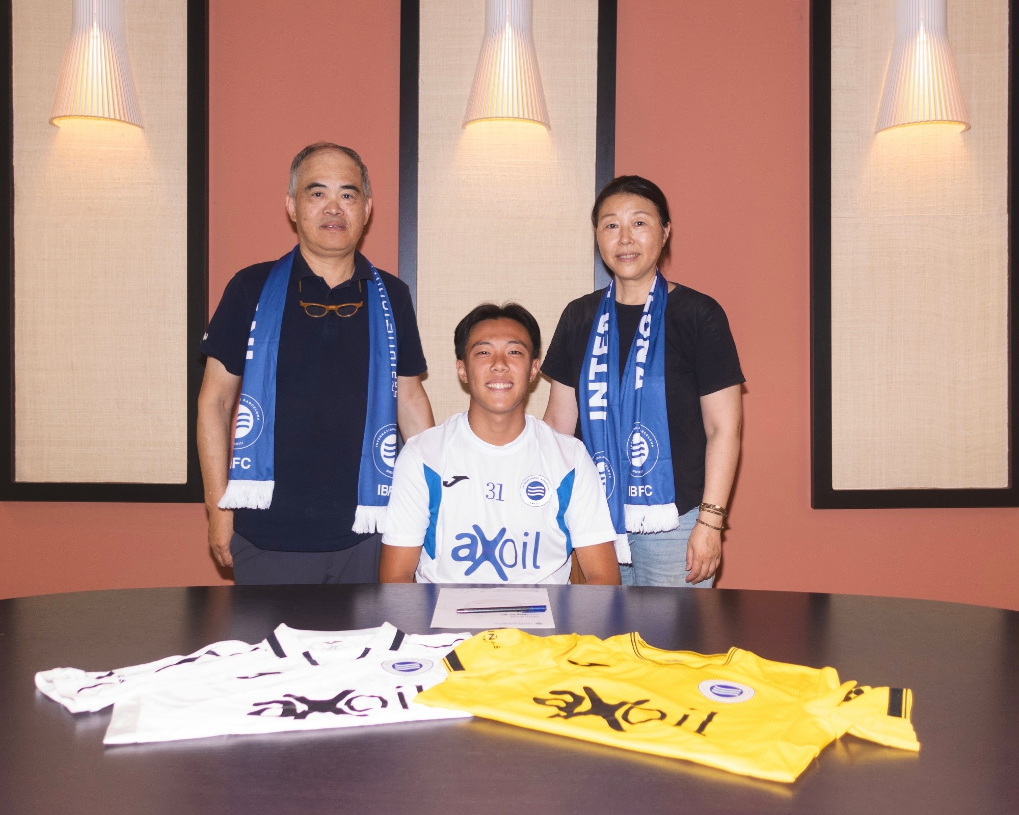 足球俱乐部, 罗那开启一, div