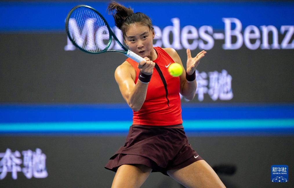 袁悦在比赛, 丁塞娃