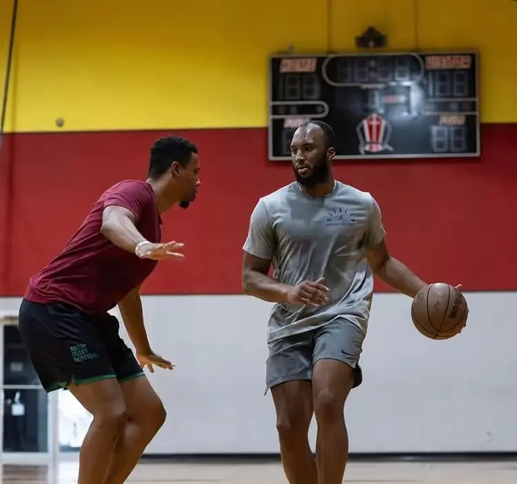 欢迎新人, 社交媒体今, 的训练态度